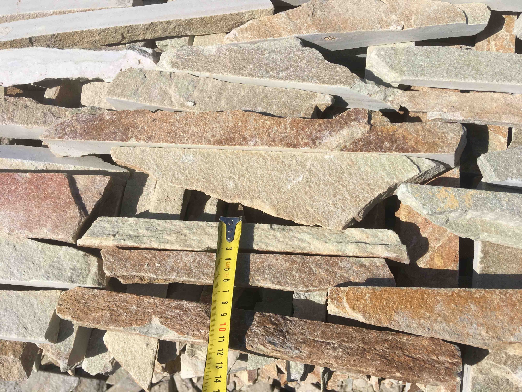 Горбушка златолит золотистый для облицовки купить в Карачаево-Черкесской Республике