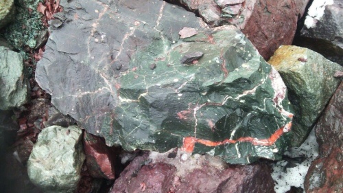 Гигантские зелёные валуны для ландшафтного дизайна весом более 5 тонн купить в Карачаево-Черкесской Республике