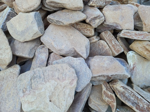 Златолит жёлтый, жёлто-зелёный глыбки и валуны для ланшафтного дизайна купить в Карачаево-Черкесской Республике