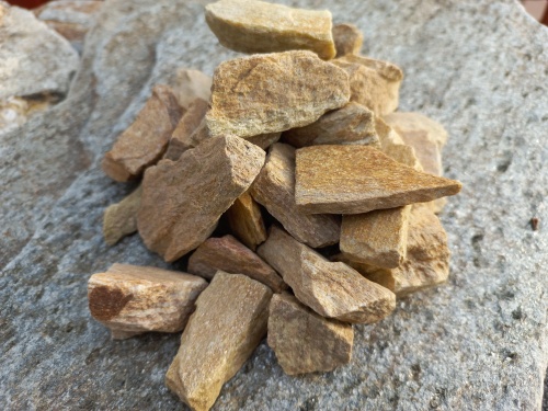 Златолит жёлтый декоративная каменная крошка купить в Карачаево-Черкесской Республике