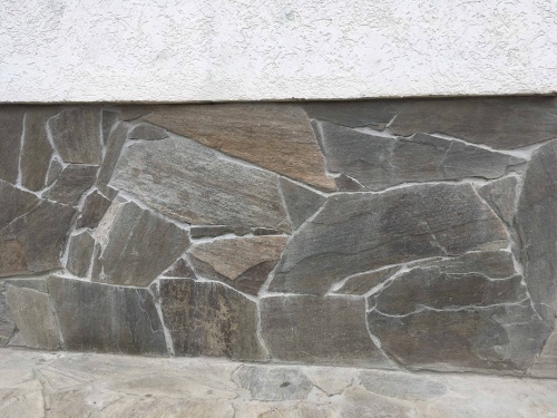 Плитняк златолит Уральский для цоколя, отмостки купить в Карачаево-Черкесской Республике