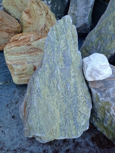 Златолит жёлтый, жёлто-зелёный глыбки и валуны для ланшафтного дизайна купить в Карачаево-Черкесской Республике