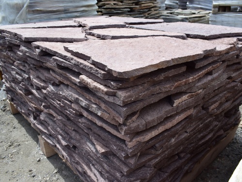 Плитняк лемезит бордовый для облицовки цоколя 20-25 мм  купить в Карачаево-Черкесской Республике