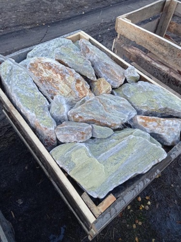 Златолит жёлтый, жёлто-зелёный глыбки и валуны для ланшафтного дизайна купить в Карачаево-Черкесской Республике
