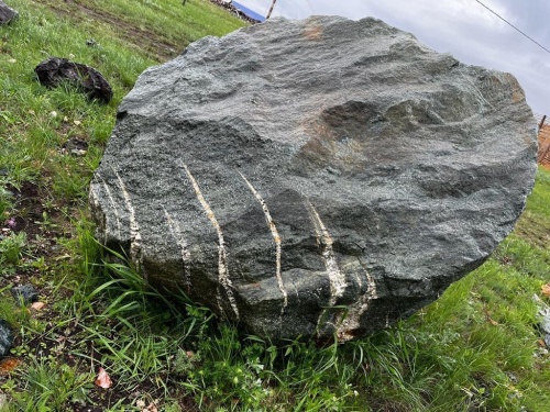 Гигантские зелёные валуны для ландшафтного дизайна весом более 5 тонн купить в Карачаево-Черкесской Республике