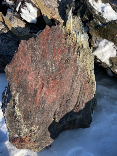 Ландшафтные глыбы красно-фиолетовые 200-1000 килограмм купить в Карачаево-Черкесской Республике