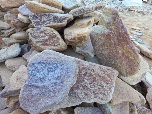 Златолит жёлтый, жёлто-зелёный глыбки и валуны для ланшафтного дизайна купить в Карачаево-Черкесской Республике