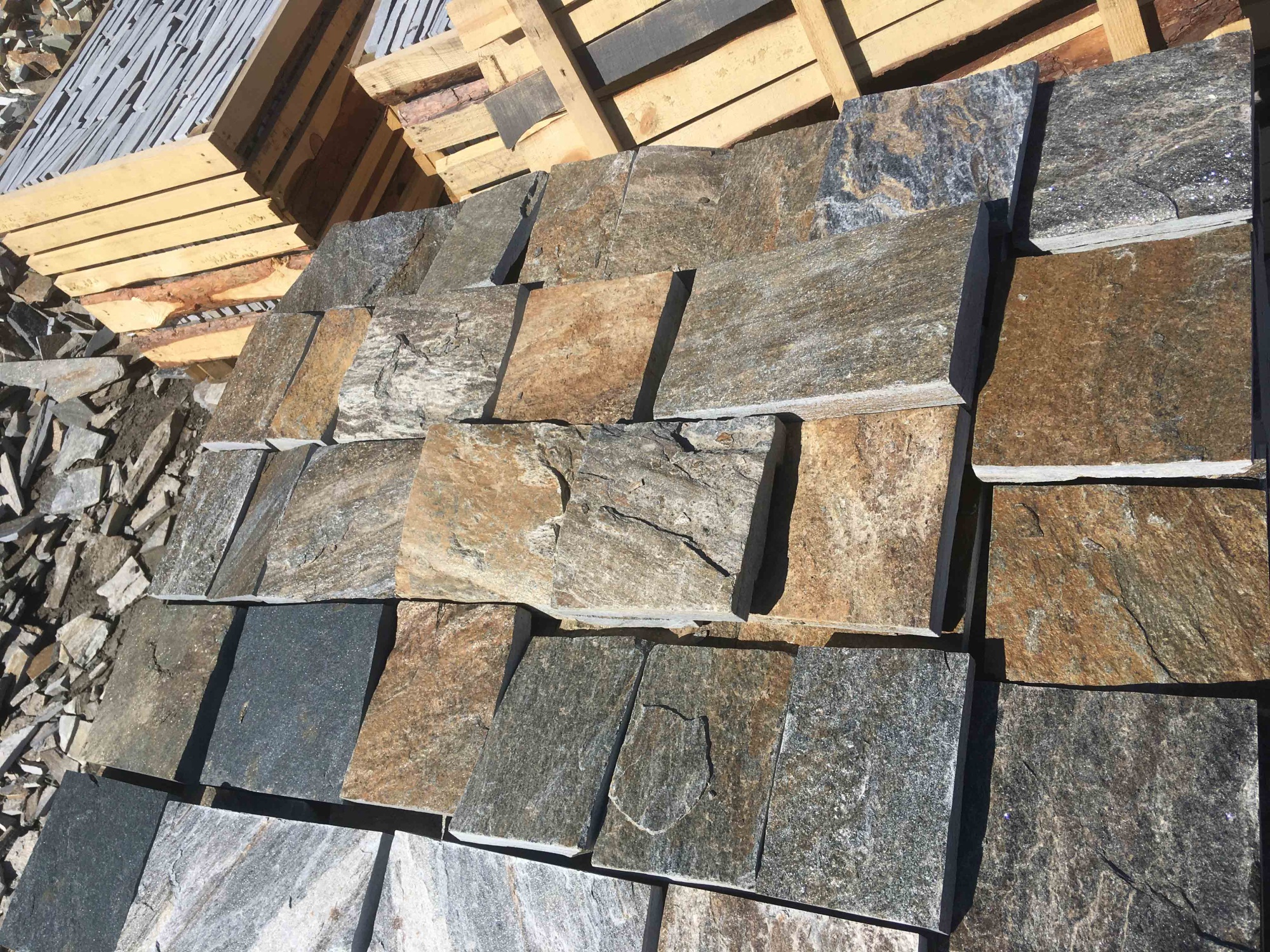 Плитка пилёная златолит Уральский для цоколя, отмостки купить в Карачаево-Черкесской Республике