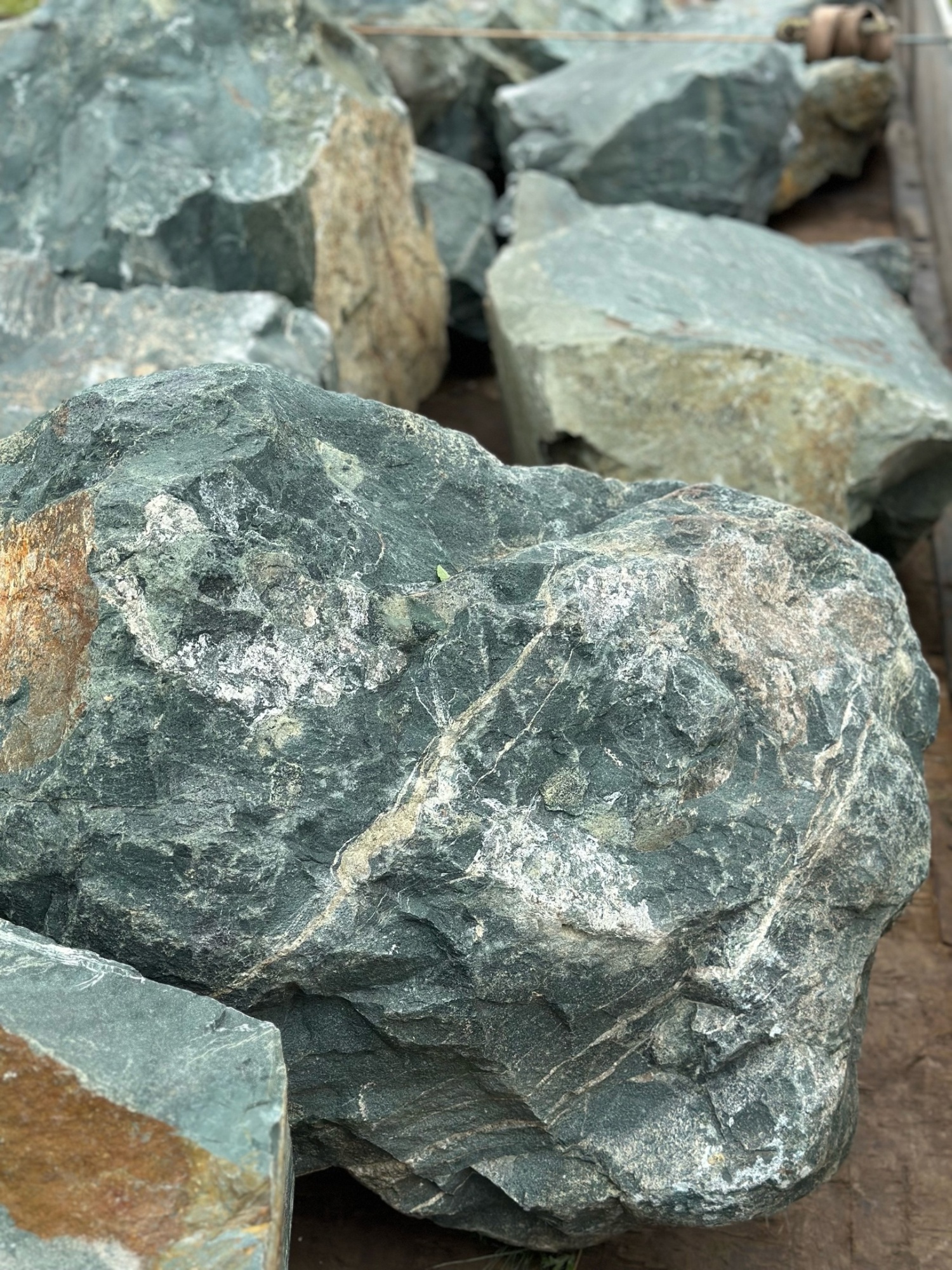 Камни для ландшафтного дизайна зелёные 10-60 килограмм купить в Карачаево-Черкесской Республике