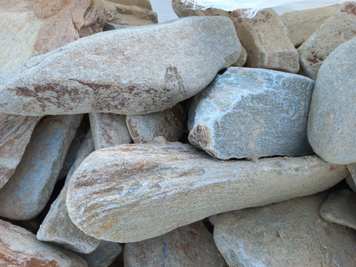 Златолит жёлтый, жёлто-зелёный глыбки и валуны для ланшафтного дизайна купить в Карачаево-Черкесской Республике