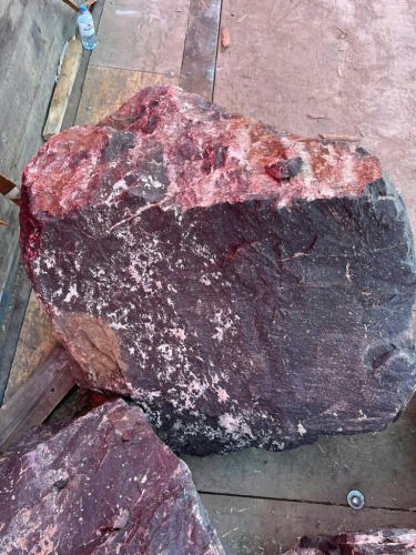 Камни для ландшафтного дизайна красно-фиолетовые 10-60 килограмм купить в Карачаево-Черкесской Республике