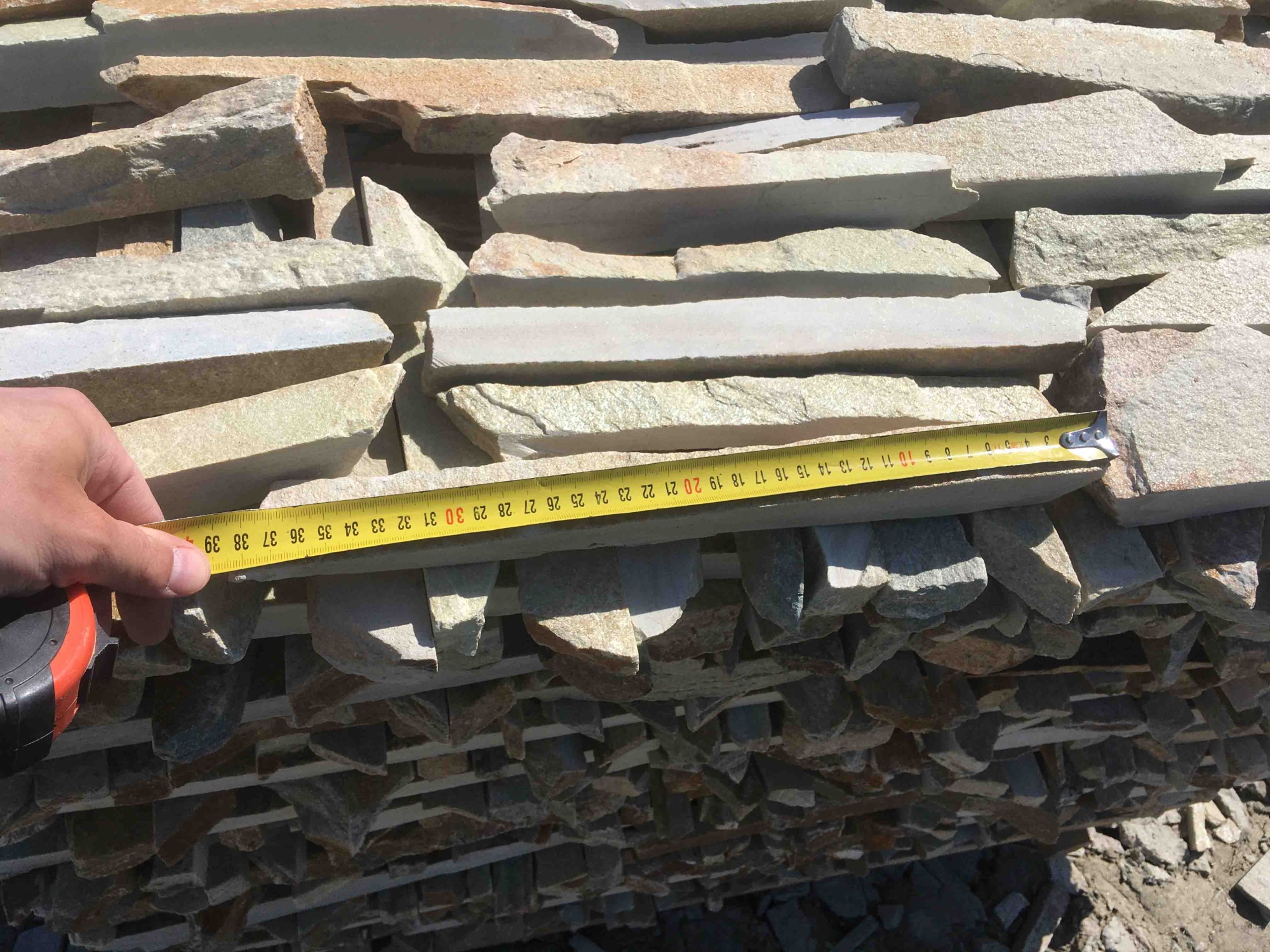 Горбушка златолит золотистый для облицовки купить в Карачаево-Черкесской Республике