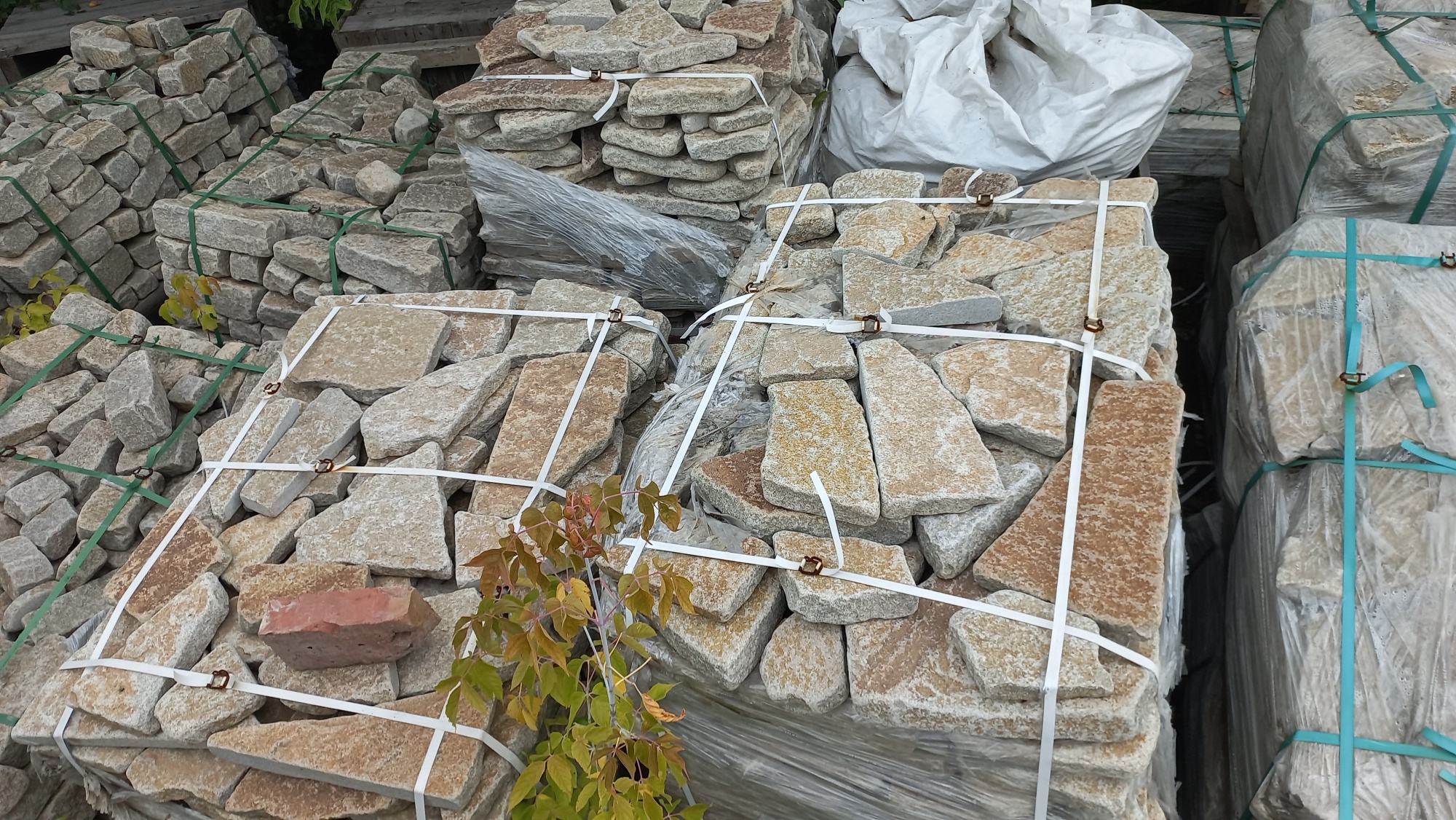 Плитняк гранитный галтованный купить в Карачаево-Черкесской Республике