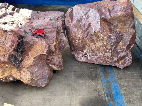 Ландшафтные глыбы красно-фиолетовые 200-1000 килограмм купить в Карачаево-Черкесской Республике