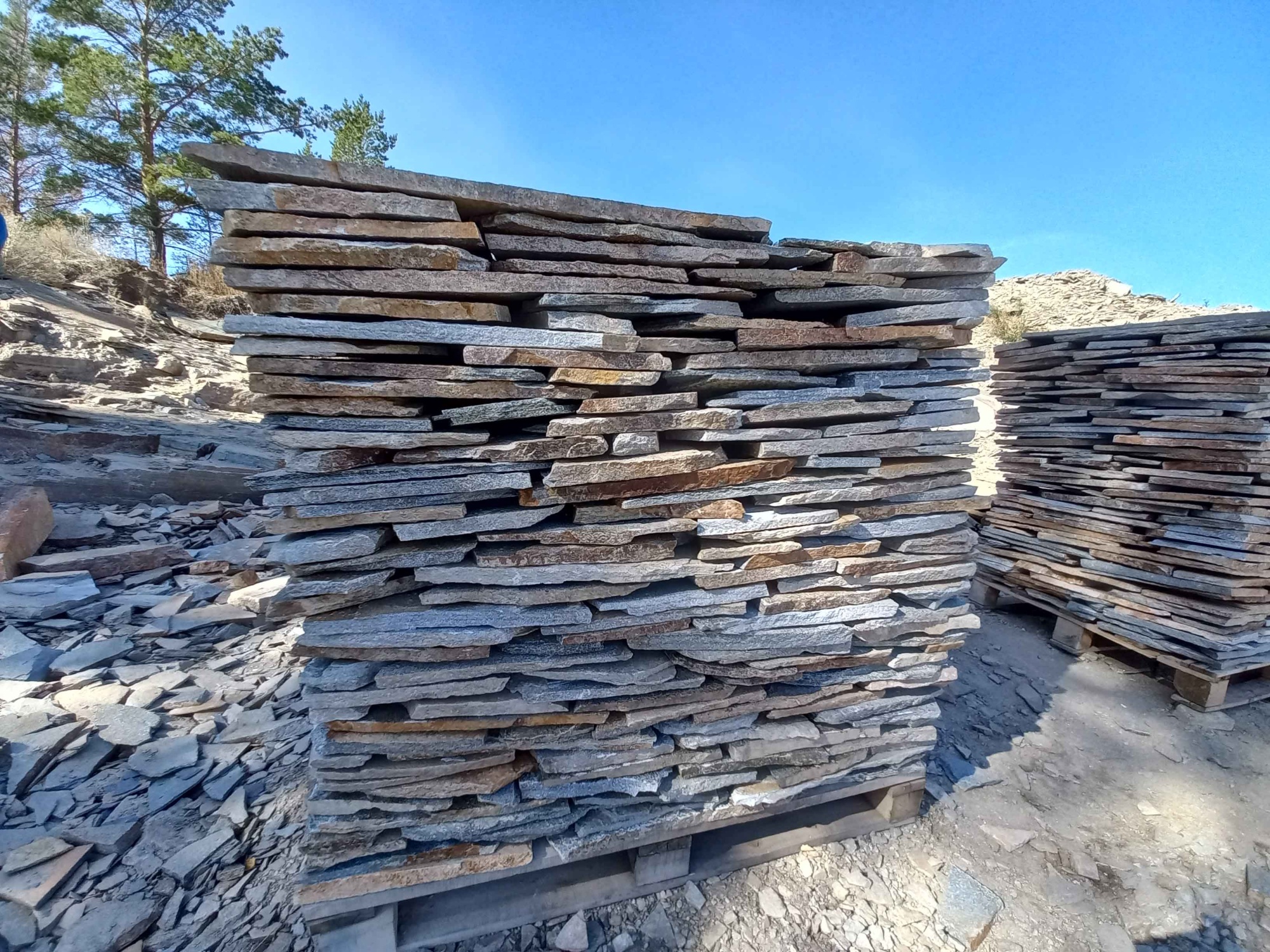 Плитняк златолит серебристый для фасада купить в Карачаево-Черкесской Республике