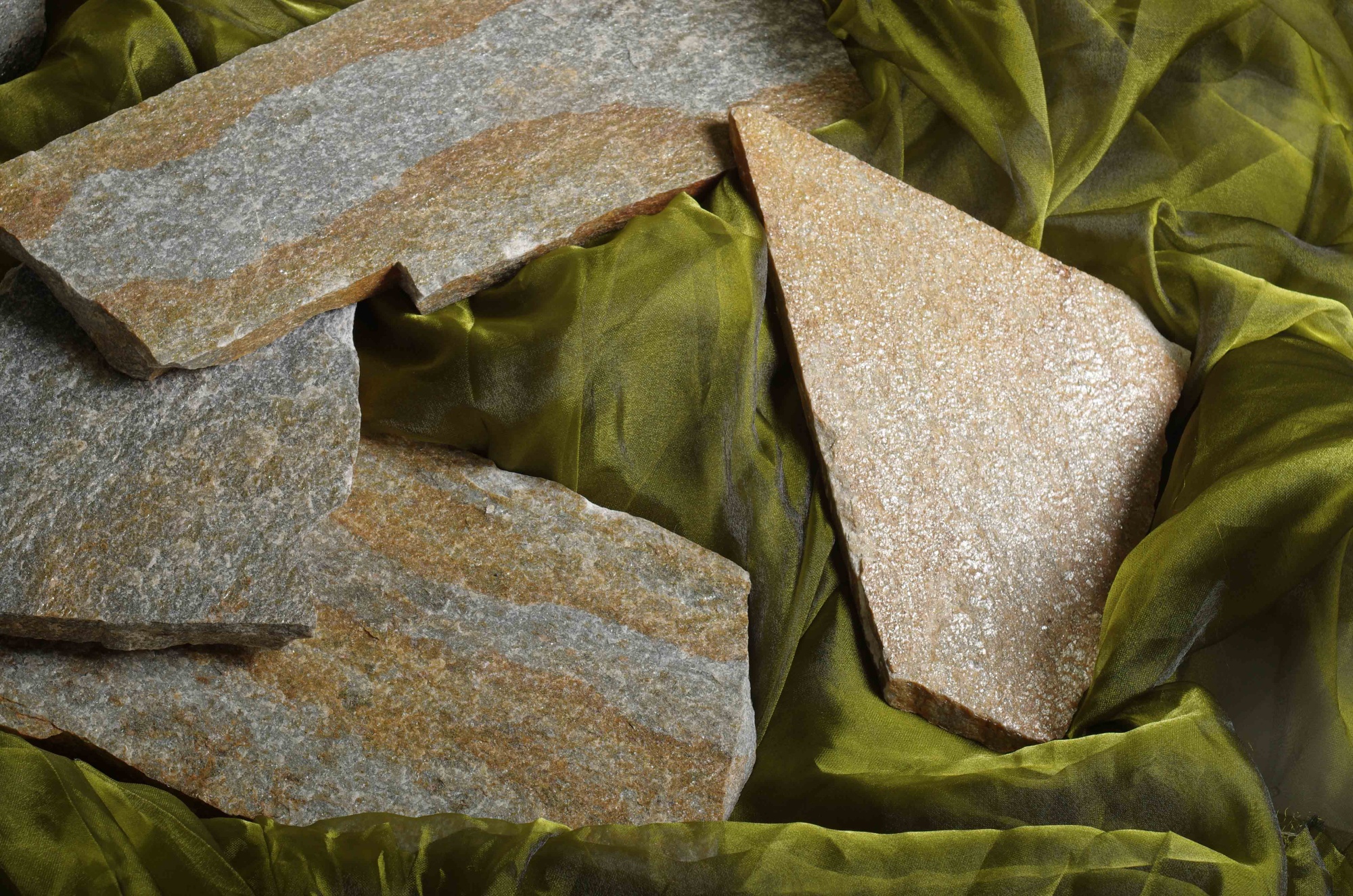 Плитняк златолит Уральский  для фасада купить в Карачаево-Черкесской Республике