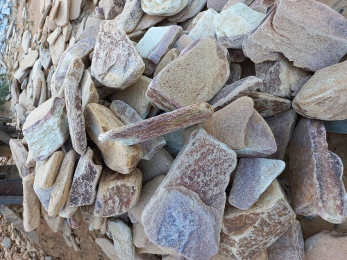 Златолит жёлтый, жёлто-зелёный глыбки и валуны для ланшафтного дизайна купить в Карачаево-Черкесской Республике