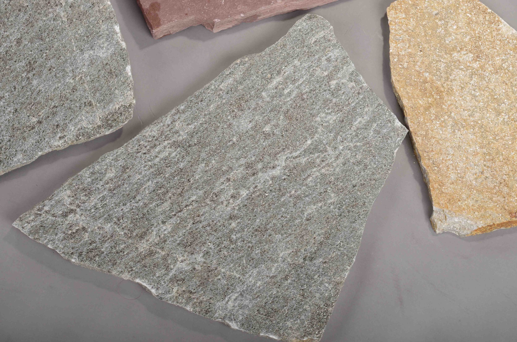 Плитняк златолит Уральский  для фасада купить в Карачаево-Черкесской Республике