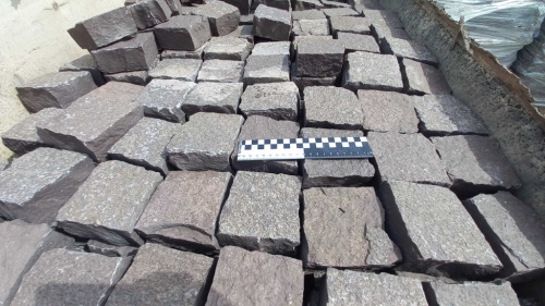 Лемезит колотая брусчатка 10 * 10 см. для парковки купить в Карачаево-Черкесской Республике