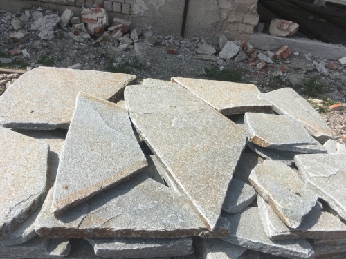 Златолит серебристый галтованный для лестниц купить в Карачаево-Черкесской Республике